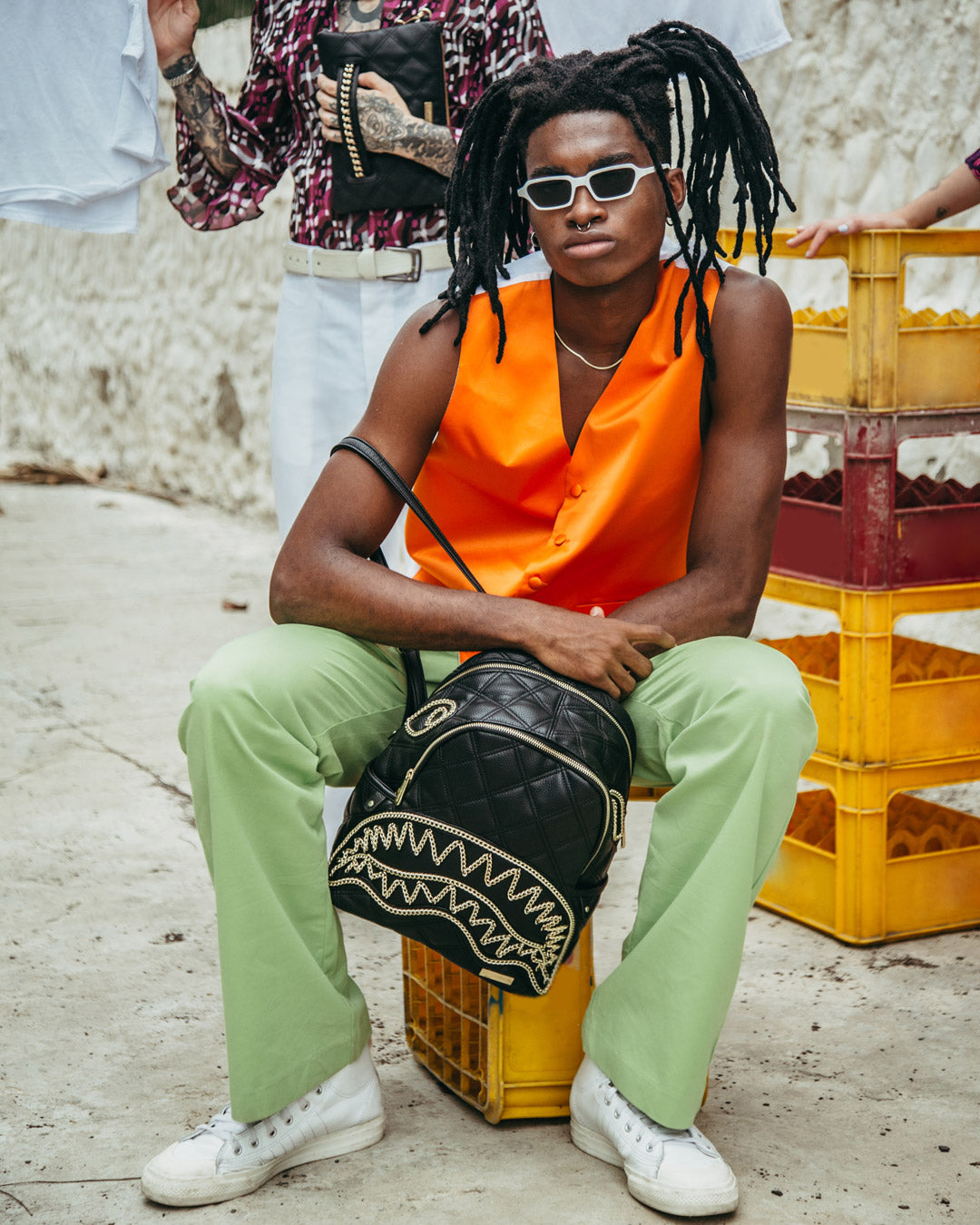 1686663893_B4064_5_1